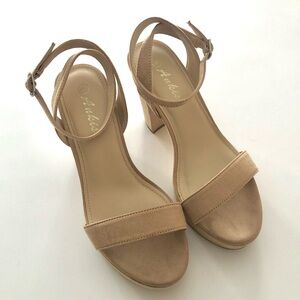 COMFORTABLE Nude Block High Heels 4in with 1in Platform Size 6 EUC